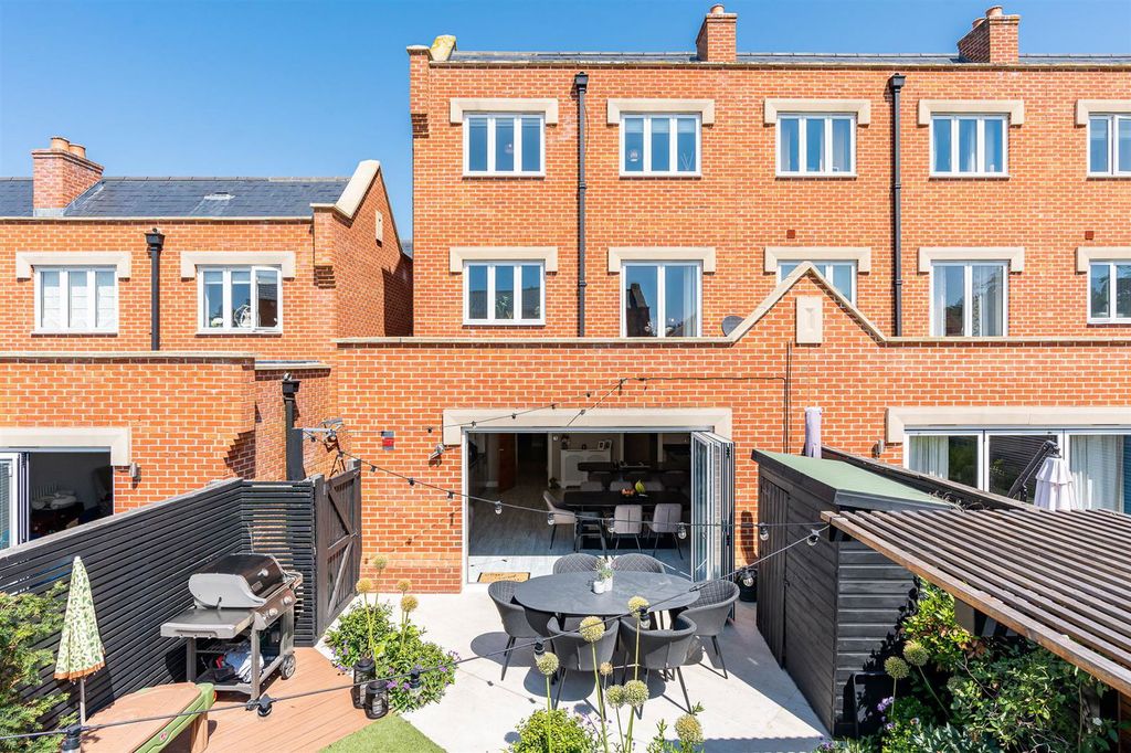 Property photo 3 of 40