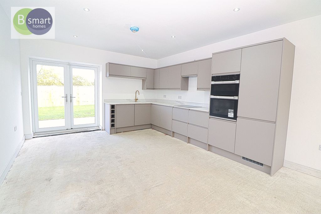 Property photo 3 of 13 Img_1137