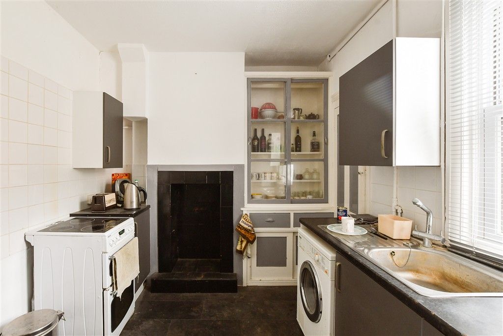 Property photo 2 of 18 Kitchen