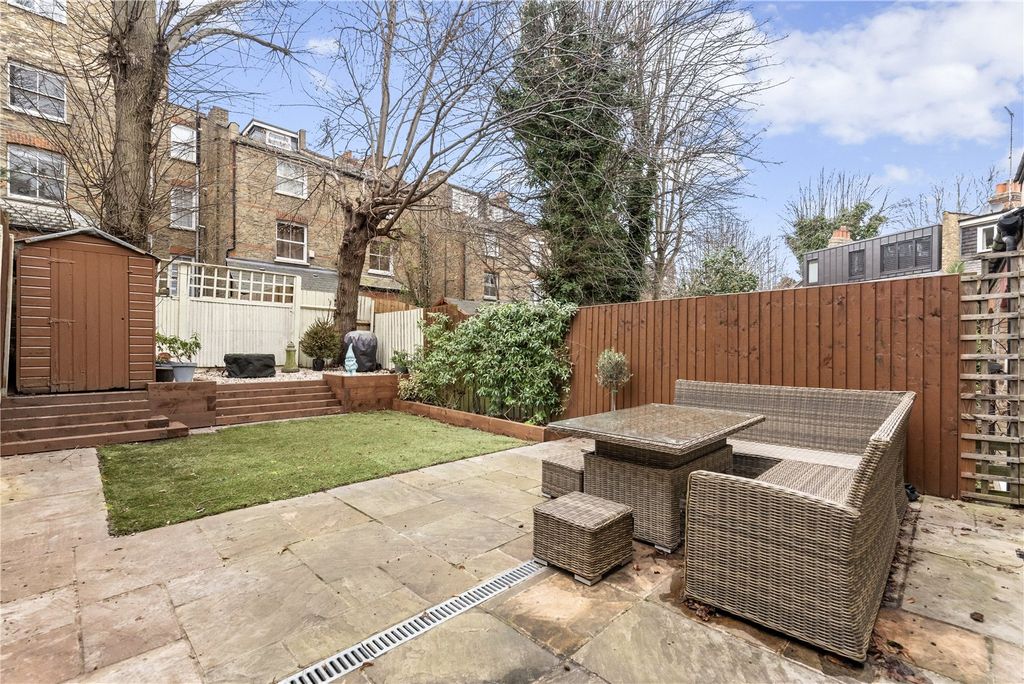 Property photo 2 of 18 Picture No. 12