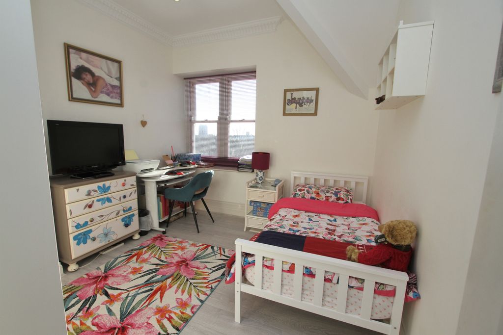 Additional image 19 of 5 bed flat for saleGaudick Road, Eastbourne BN20