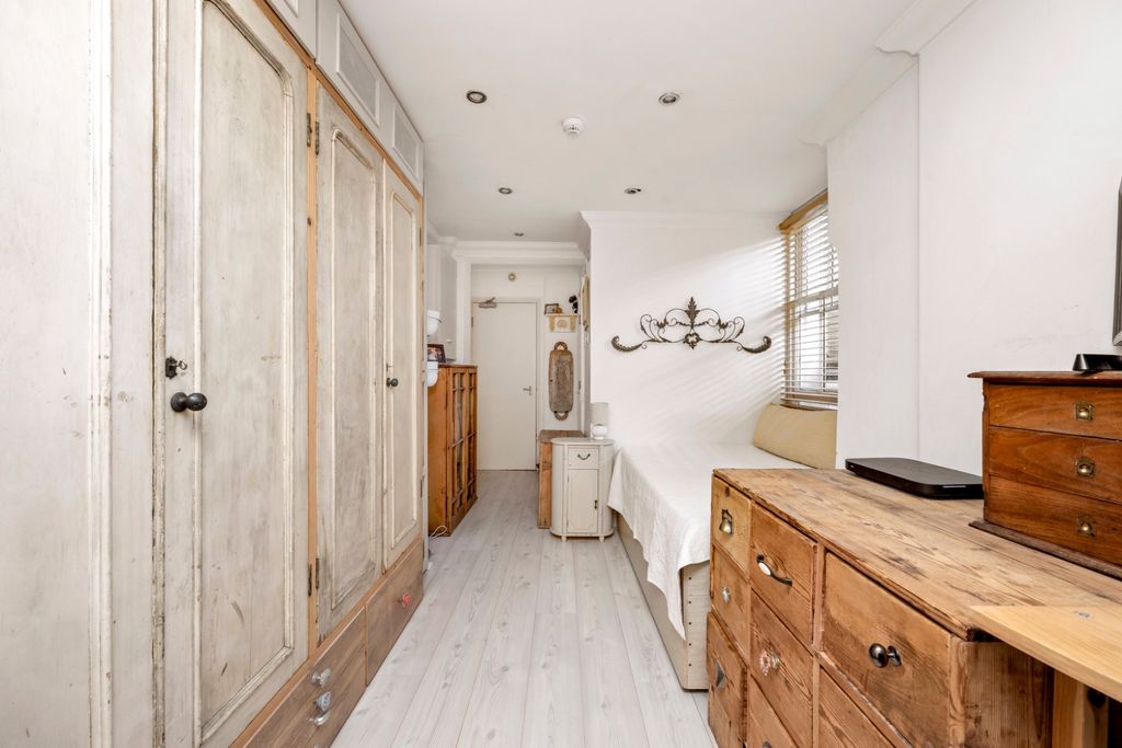 Property photo 3 of 12 5591115