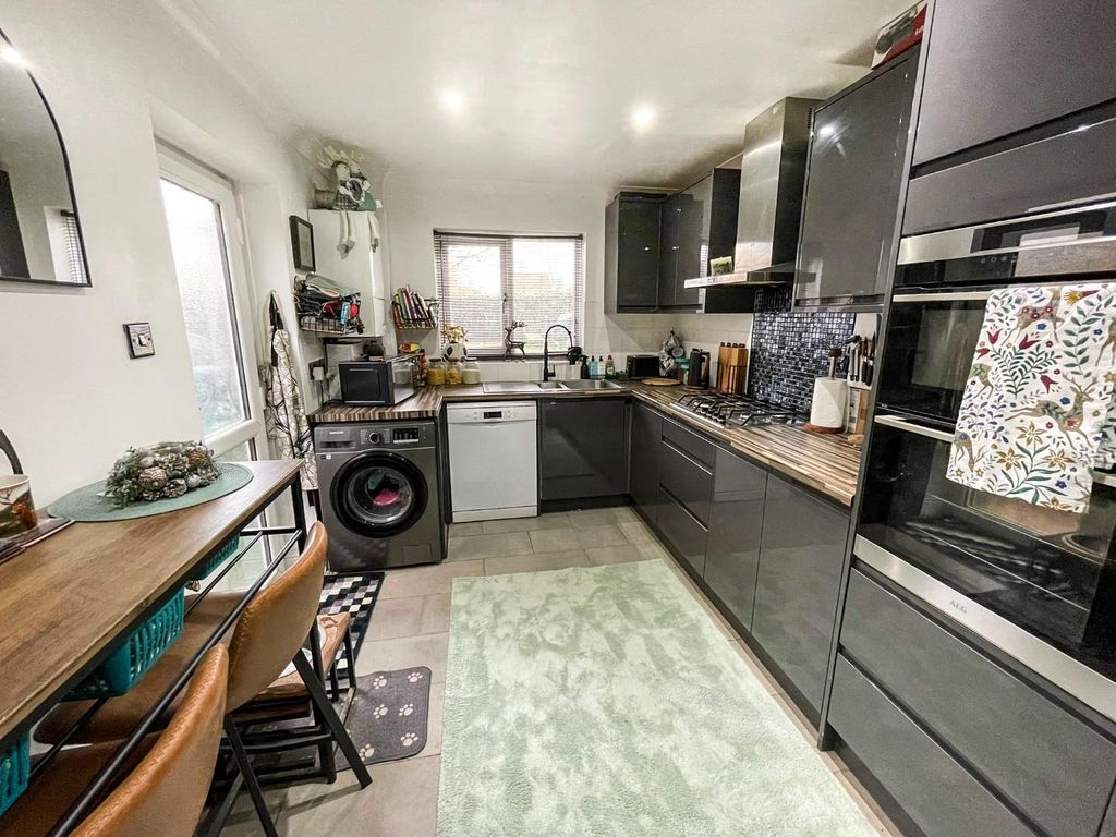 Property photo 3 of 11 Tlc_Fa425d29-2c23-4A78-84d1-3164Ca5Efc45_58d22Bd.J