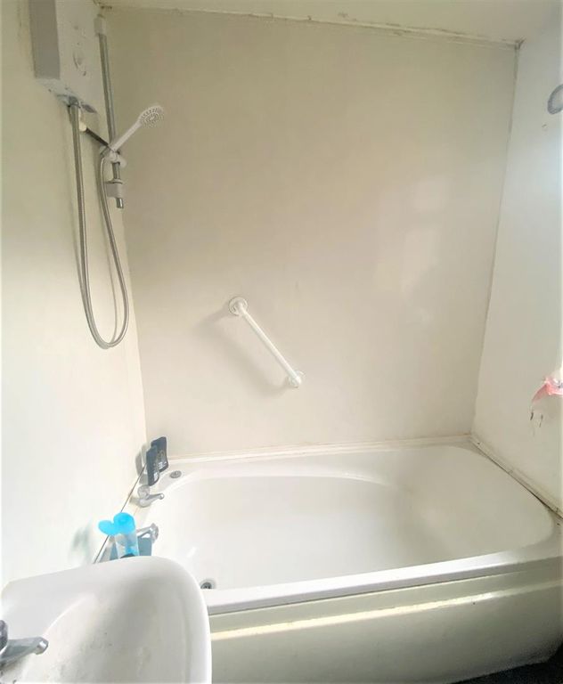 Property photo 3 of 3 Bathroom.Jpeg