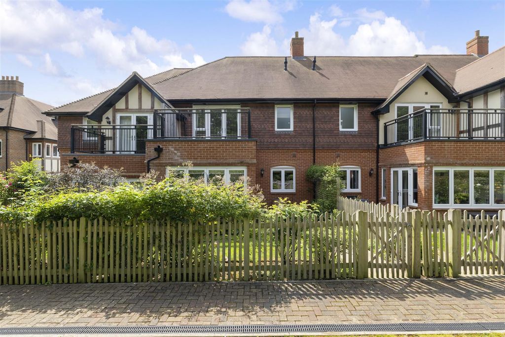 Property photo 2 of 11 The Farthings, 4 Henderson Crescent, Leatherhead,