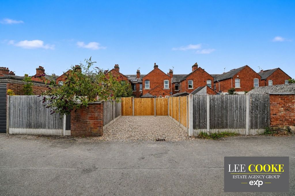 Property photo 2 of 38