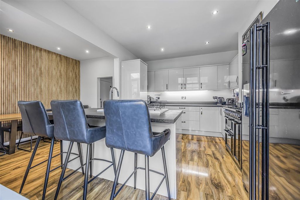 Property photo 2 of 31 54 Martin Road, Baffins-Porticomarketing-Soldby-29