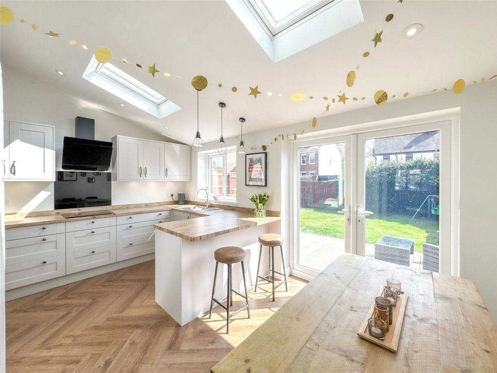 Property photo 3 of 21 Dining Kitchen