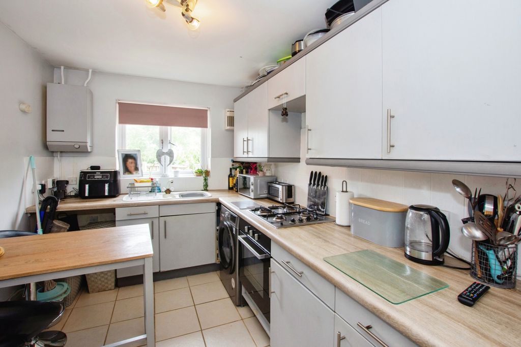 Property photo 2 of 9