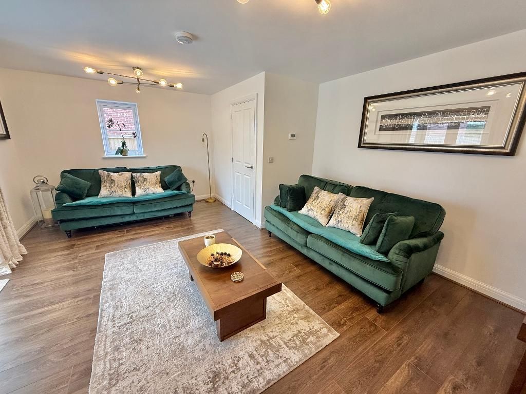 Property photo 2 of 15 Lounge