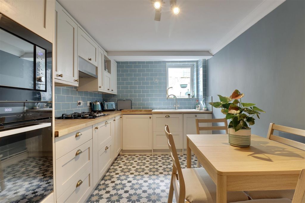 Property photo 2 of 21 B21C4Feb-76BA-425F-A15E-D192Bd29Faac_1_201_A.Jpeg