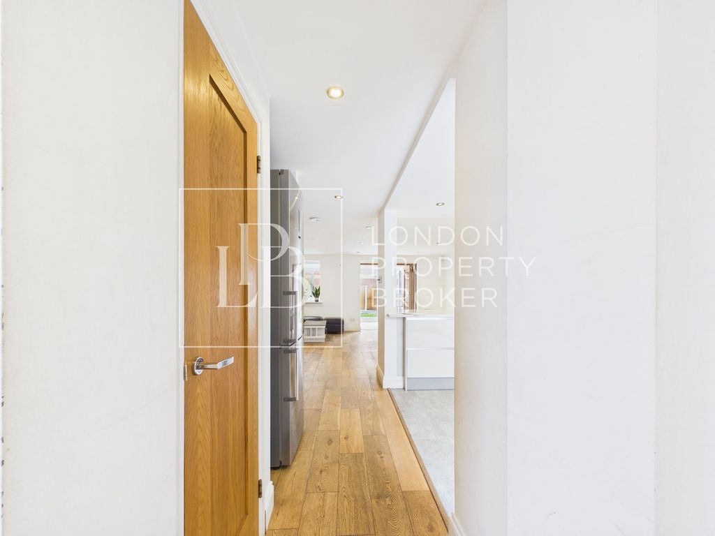 Property photo 3 of 24