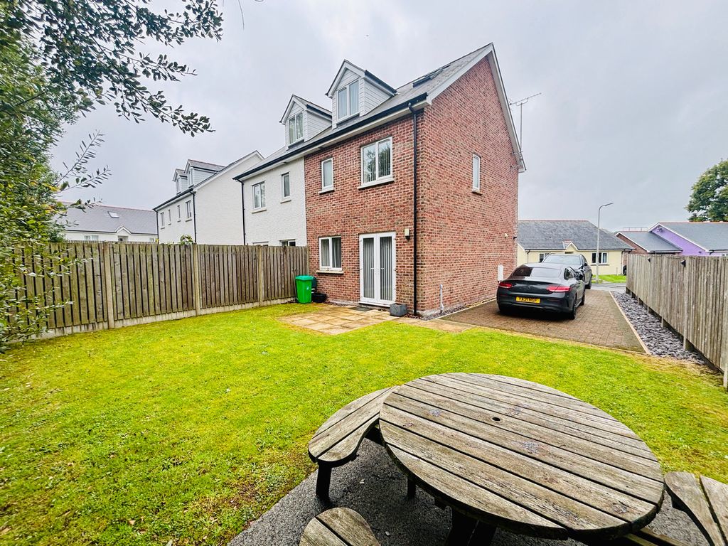 Property photo 2 of 19