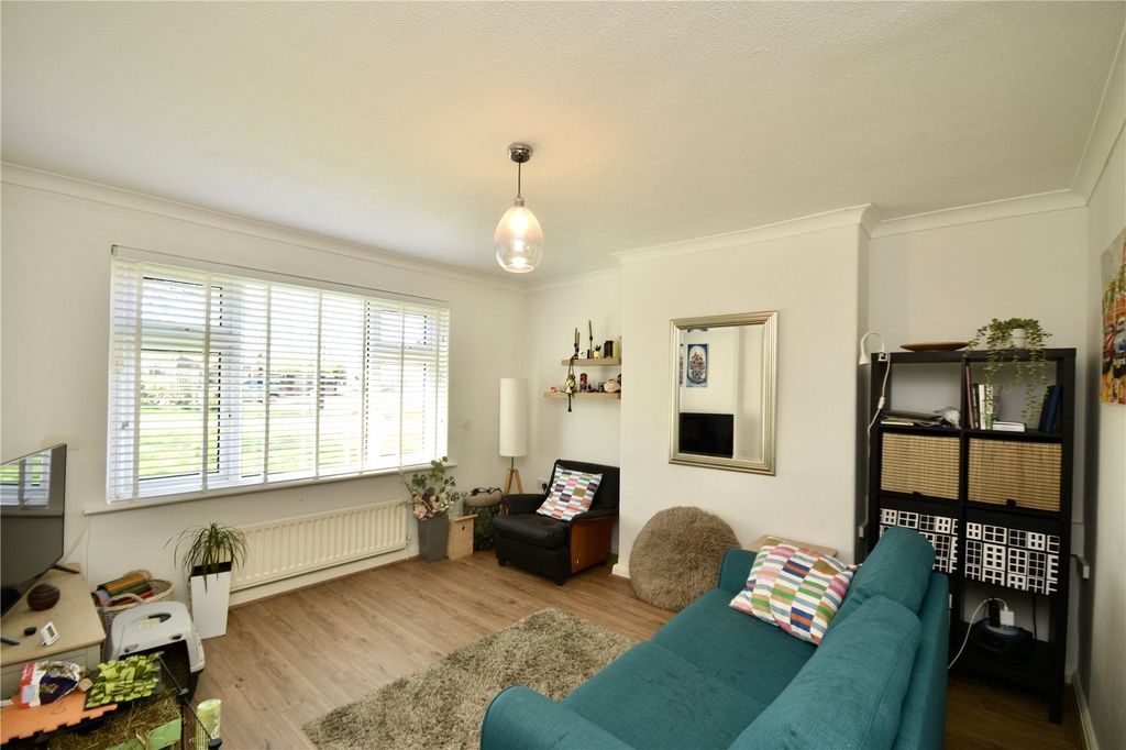 Property photo 3 of 10 Lounge