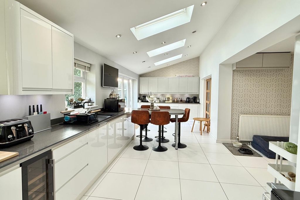 Property photo 2 of 21 Gallery