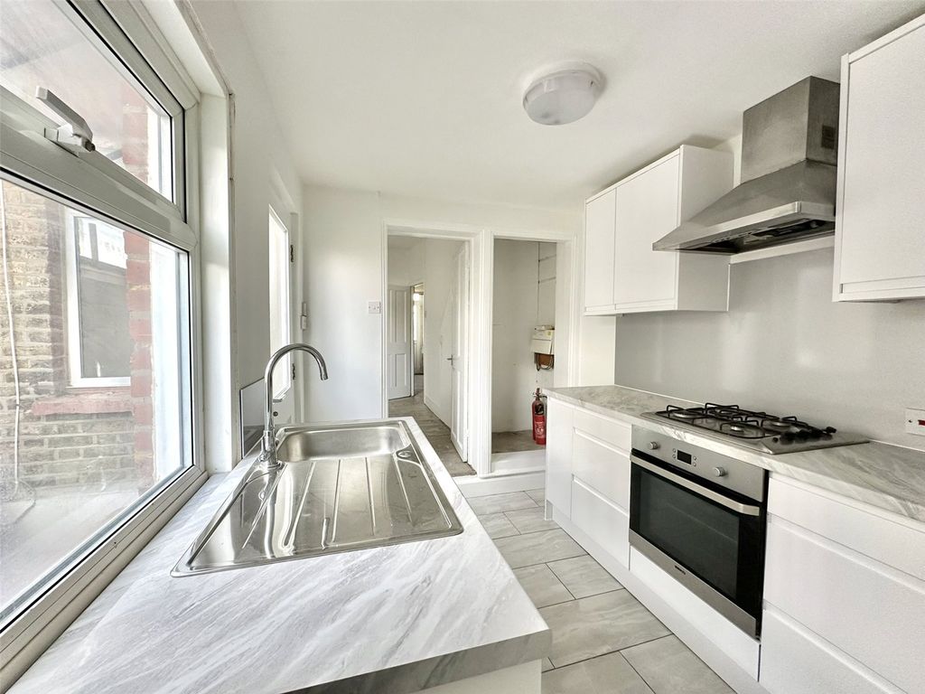 Property photo 2 of 22 Kitchen