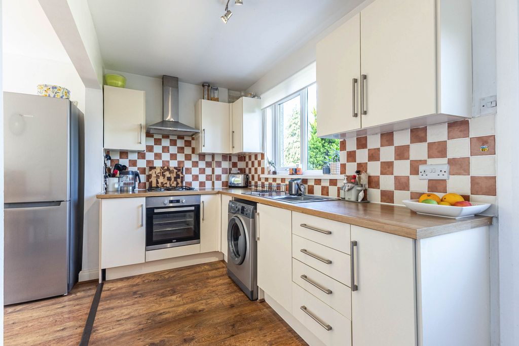 Property photo 3 of 17 Kitchen
