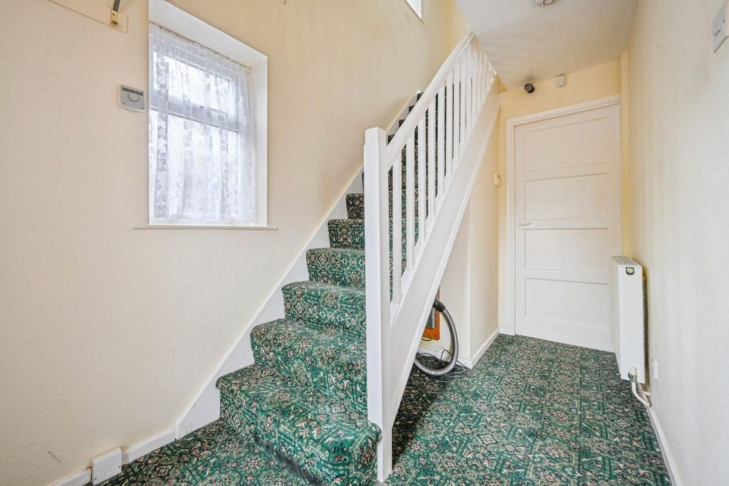 Property photo 2 of 20 1Millmooravenue-7.Jpg