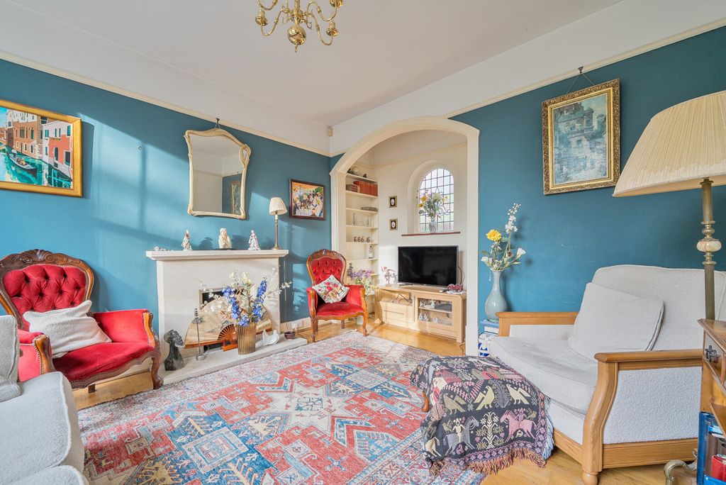 Property photo 2 of 23 1411133-16-698Df6...