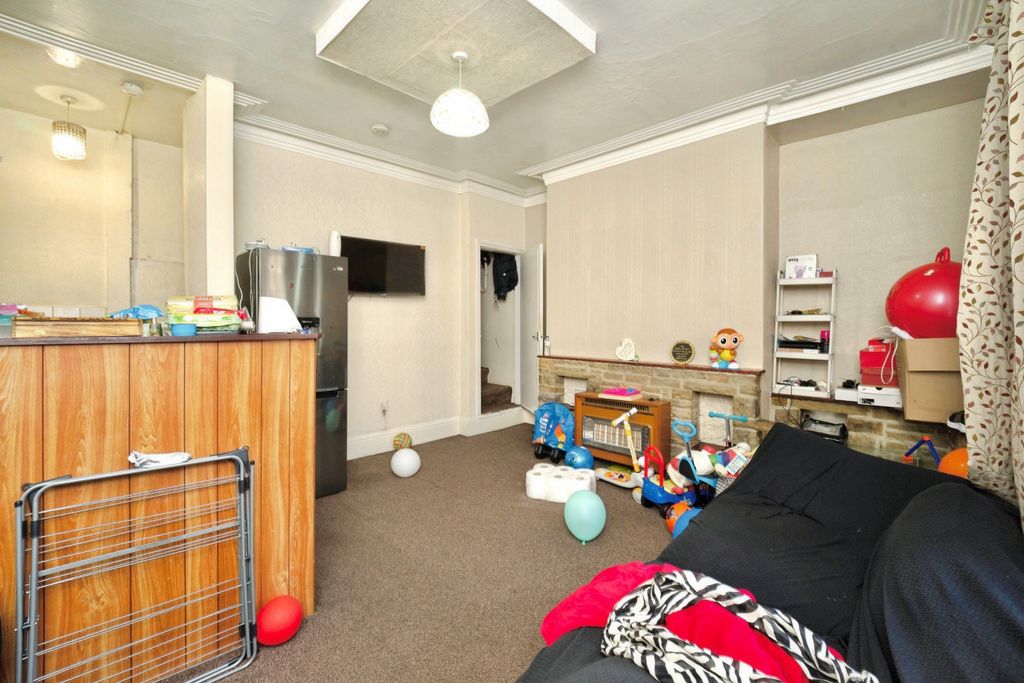 Property photo 3 of 11