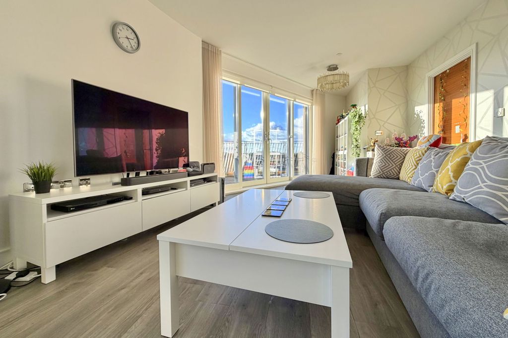 Property photo 3 of 24