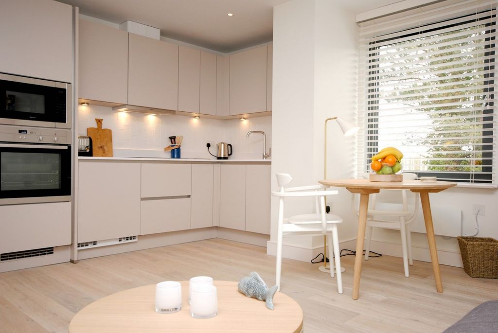 Property photo 2 of 6 Kitchen Apartment To Rent In Chichester Marina