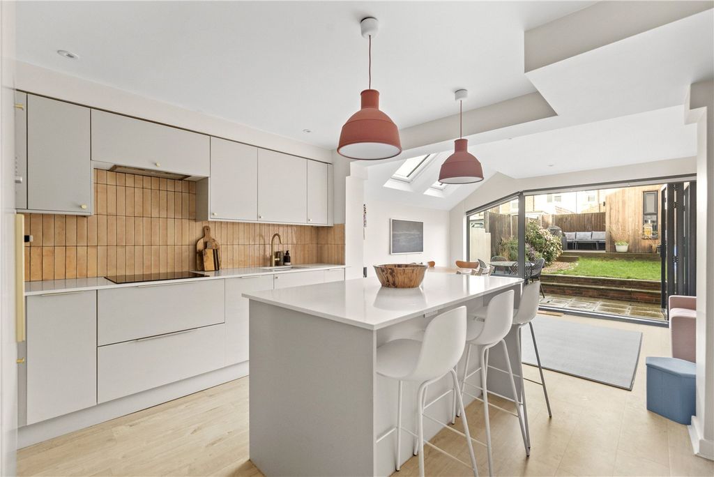 Property photo 2 of 24 Picture No. 23