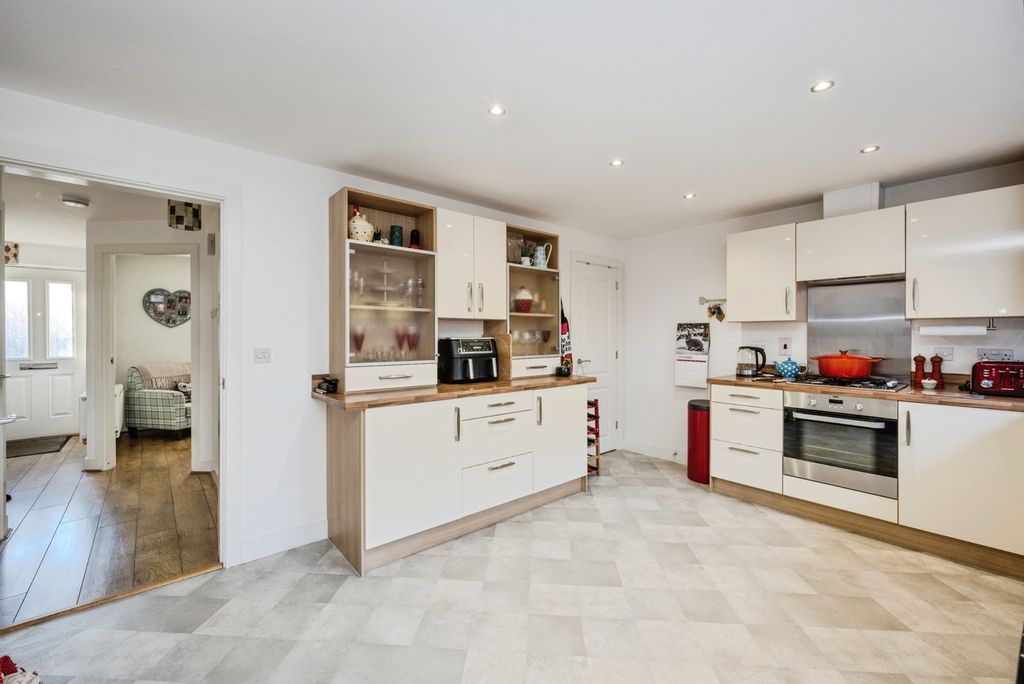 Property photo 3 of 20 Pbox-Img.Jpg