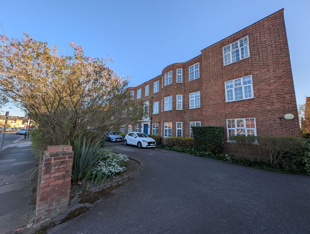 Property photo 1 of 2