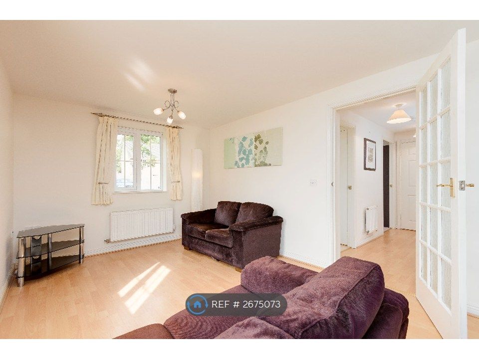 Property photo 3 of 9 Light Airy Lounge