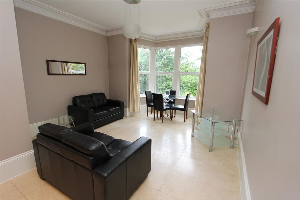 Property photo 1 of 8 Bright Lounge With Bay Window And Seating...