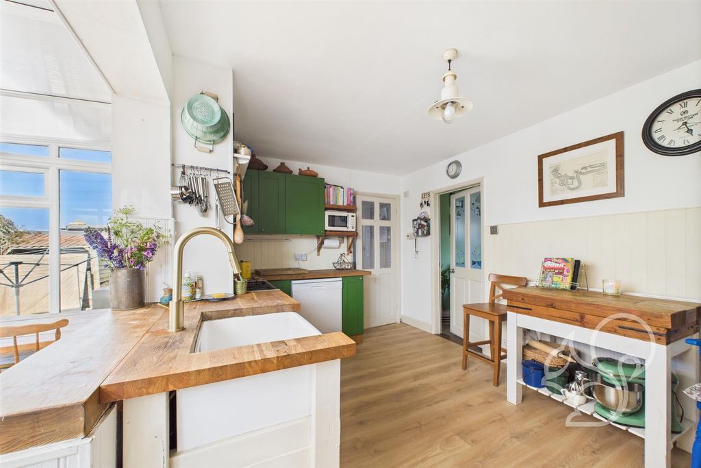 Property photo 3 of 27 Kitchen