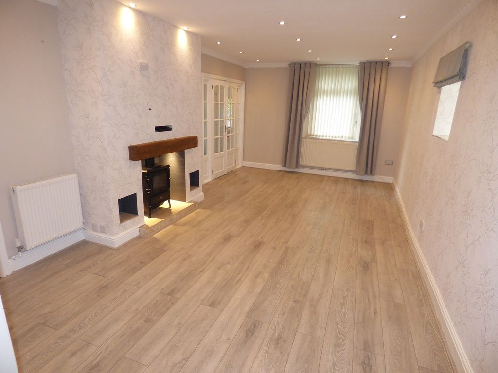 Property photo 2 of 15 Lounge