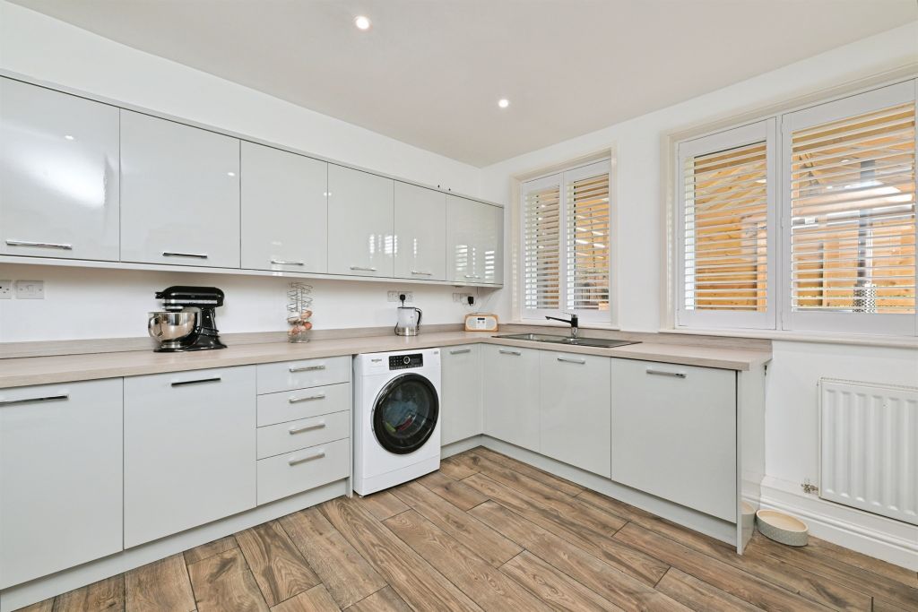 Property photo 3 of 14 Kitchen