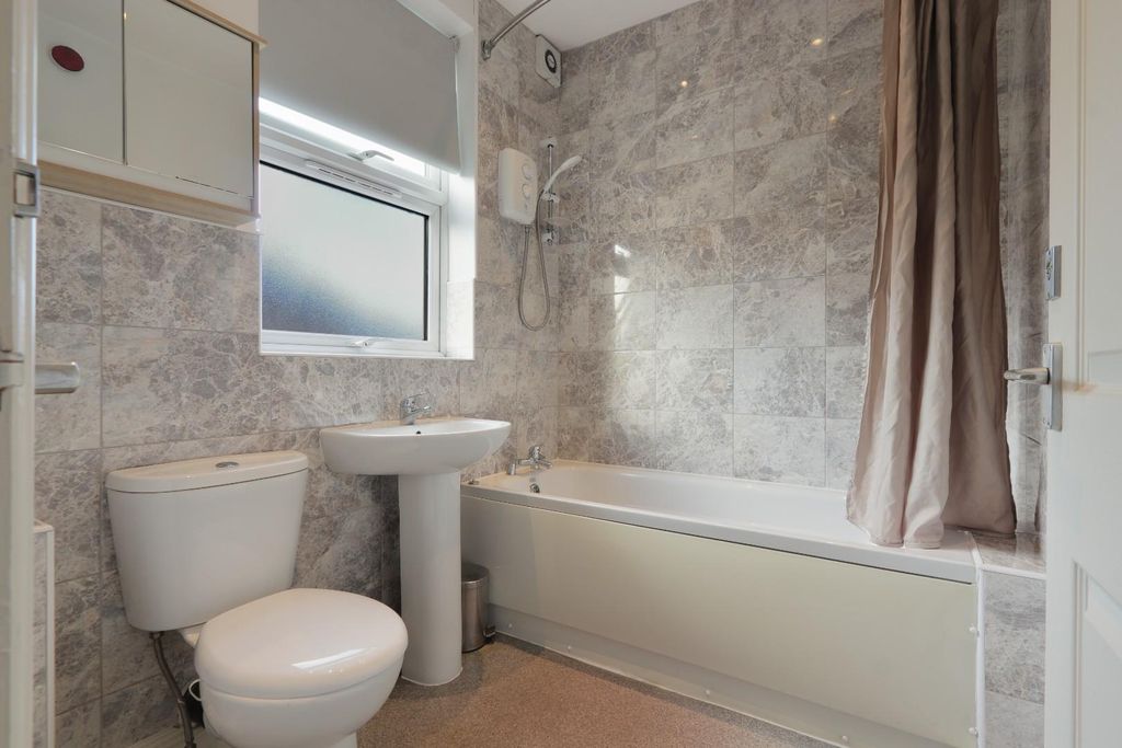 Property photo 3 of 27 B Bathroom