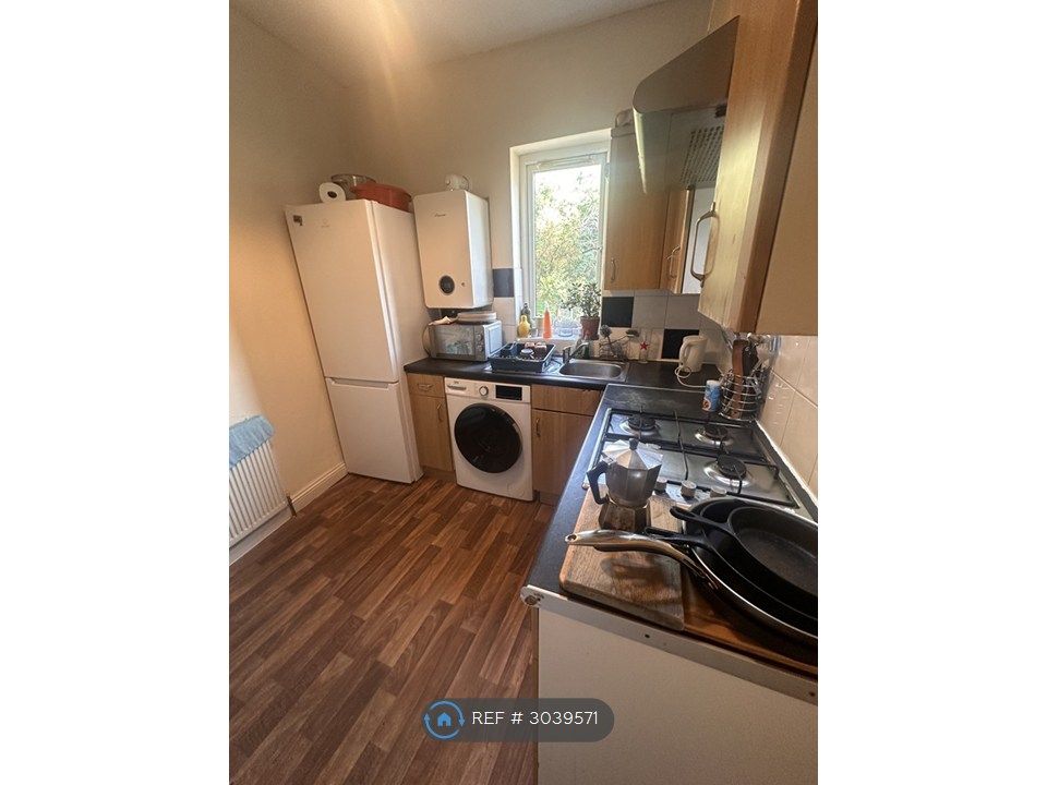 Property photo 2 of 6 Kitchen