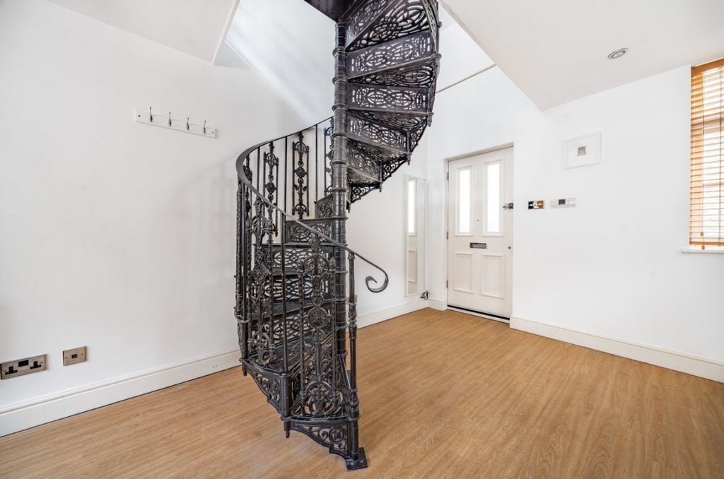 Property photo 3 of 13 1036161 (2)