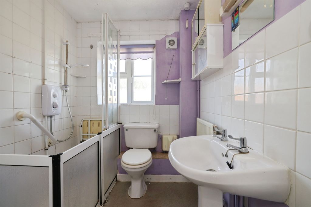 Property photo 3 of 11