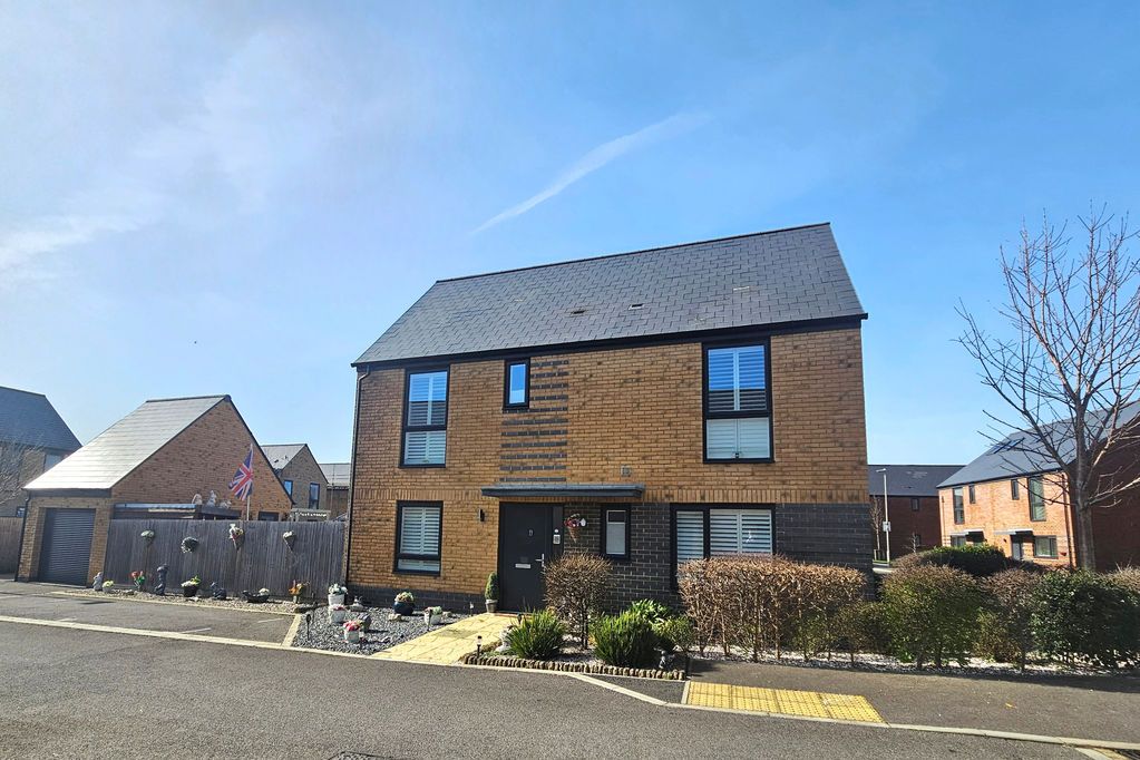 Property photo 1 of 18 Front