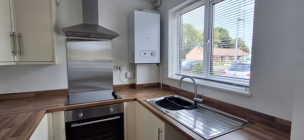 Property photo 2 of 10 Kitchen