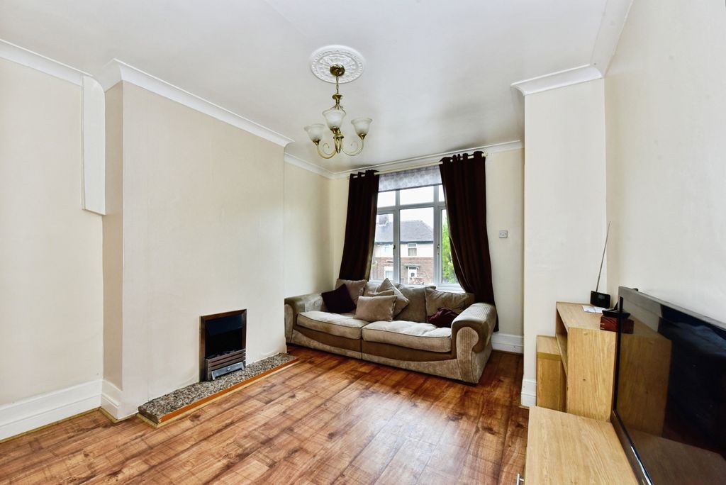 Property photo 3 of 17 Pbox-Img.Jpg