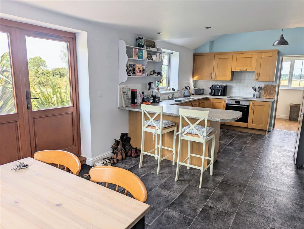 Property photo 2 of 11 Kitchen Diner