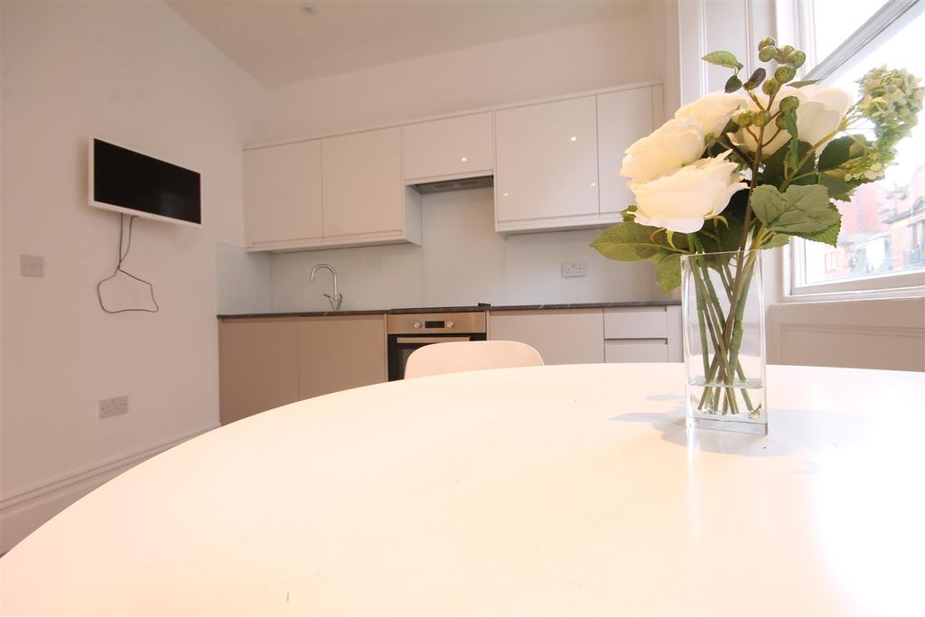 Property photo 3 of 8 6.Jpg