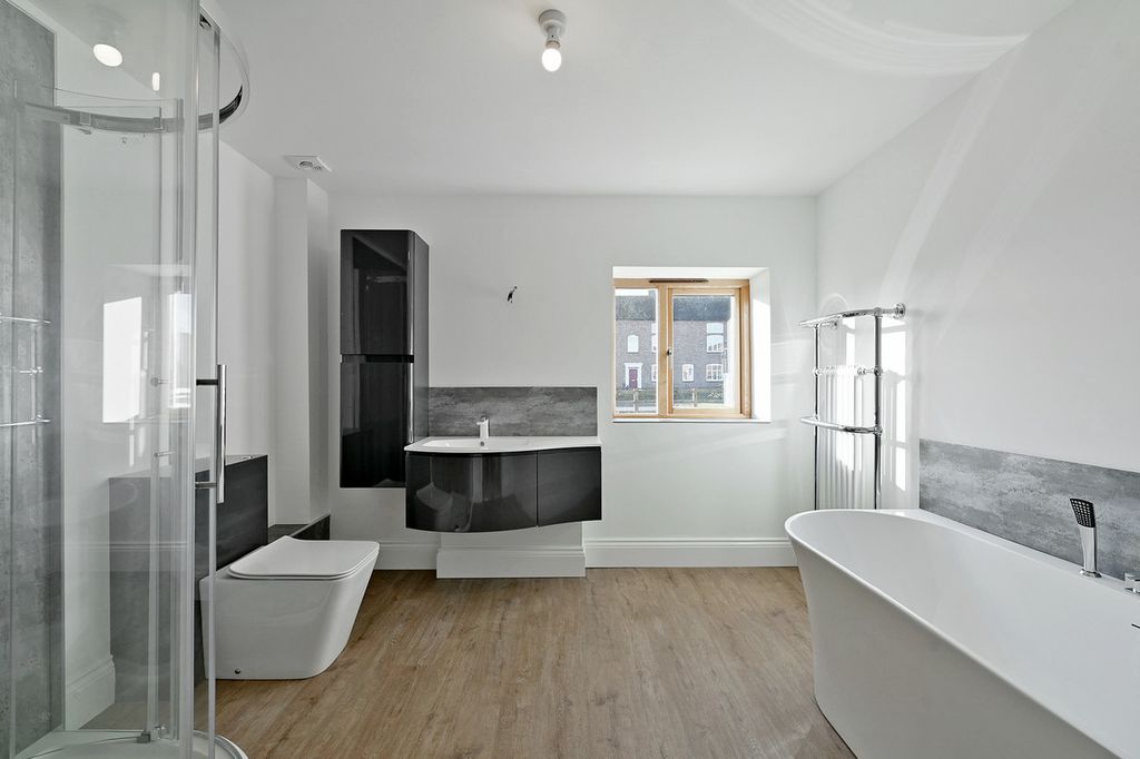 Additional image 8 of 4 bed barn conversion to rentLong Green, Tewkesbury GL19