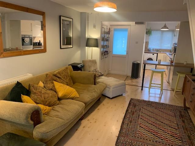 Property photo 1 of 11 Living Room