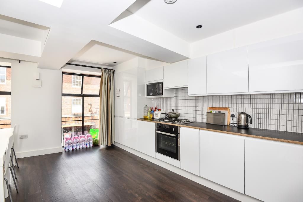 Property photo 1 of 8 Kitchen