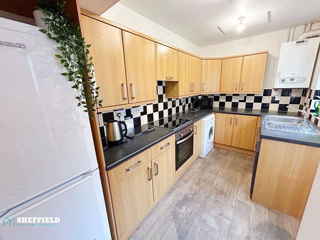 Property photo 2 of 9 Bright, Modern Kitchen With Wood-Effect Cabinets, ...