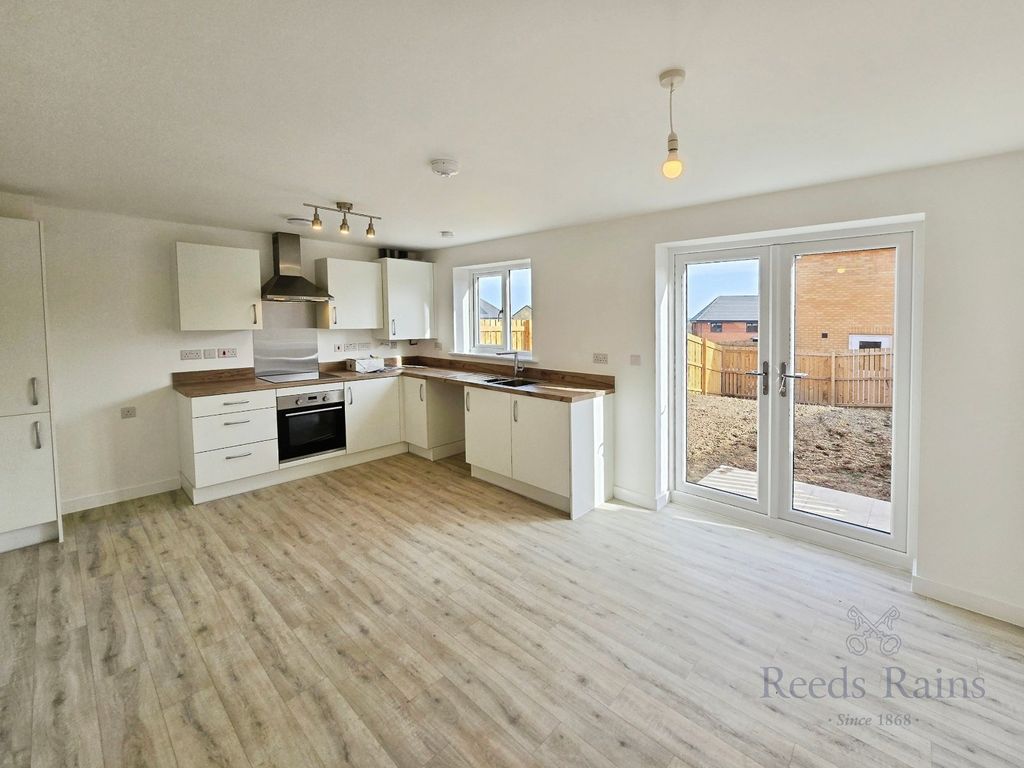 Property photo 2 of 12 Kitchen / Diner