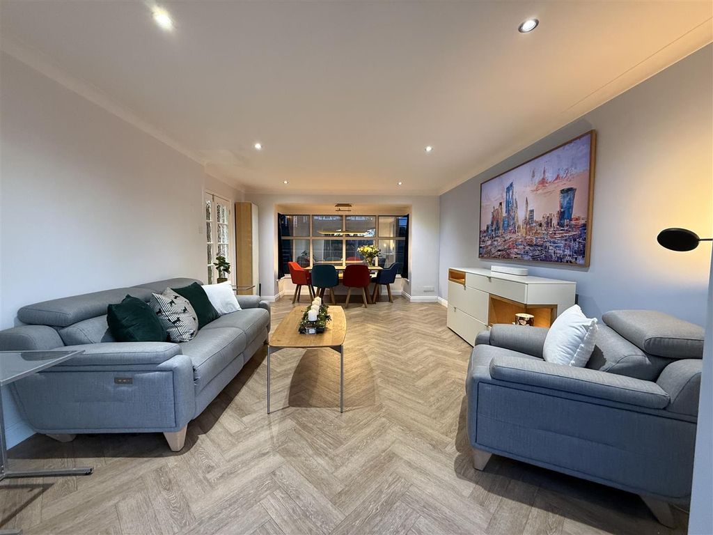 Property photo 3 of 37 Lounge/Diner