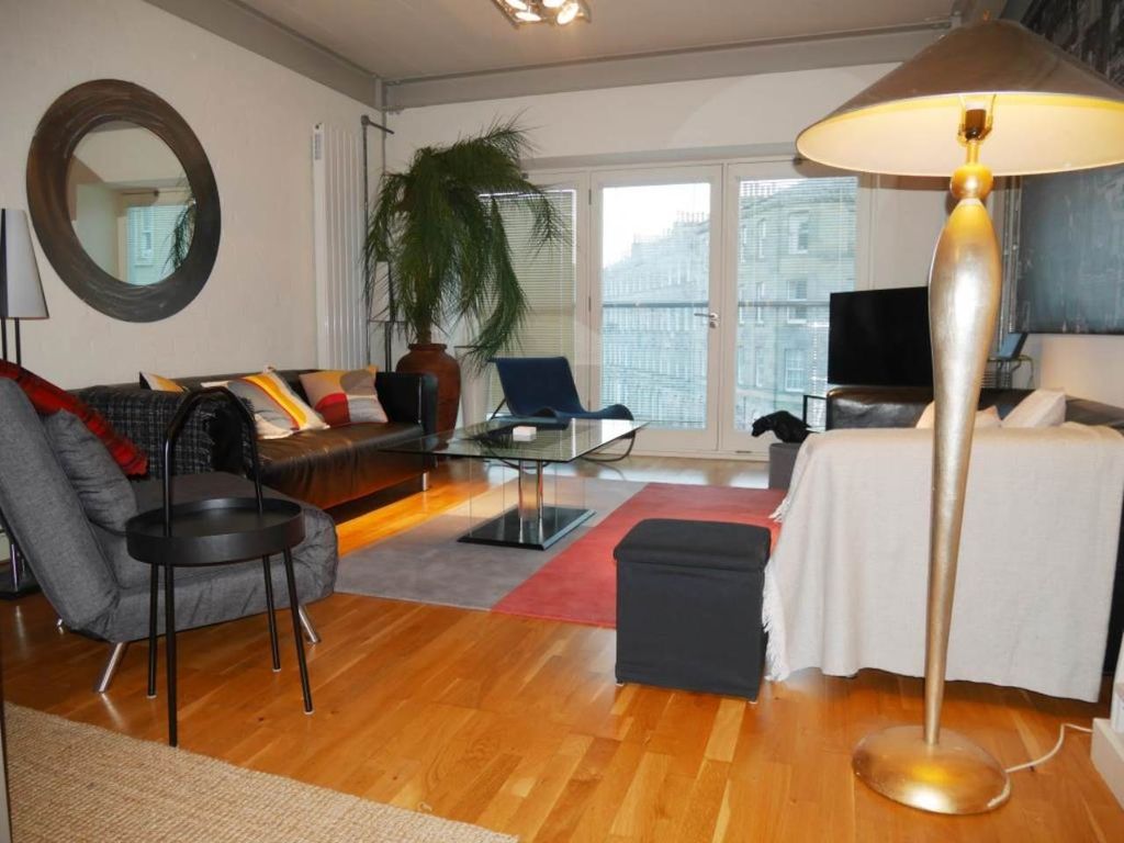 Property photo 1 of 7 Lounge1